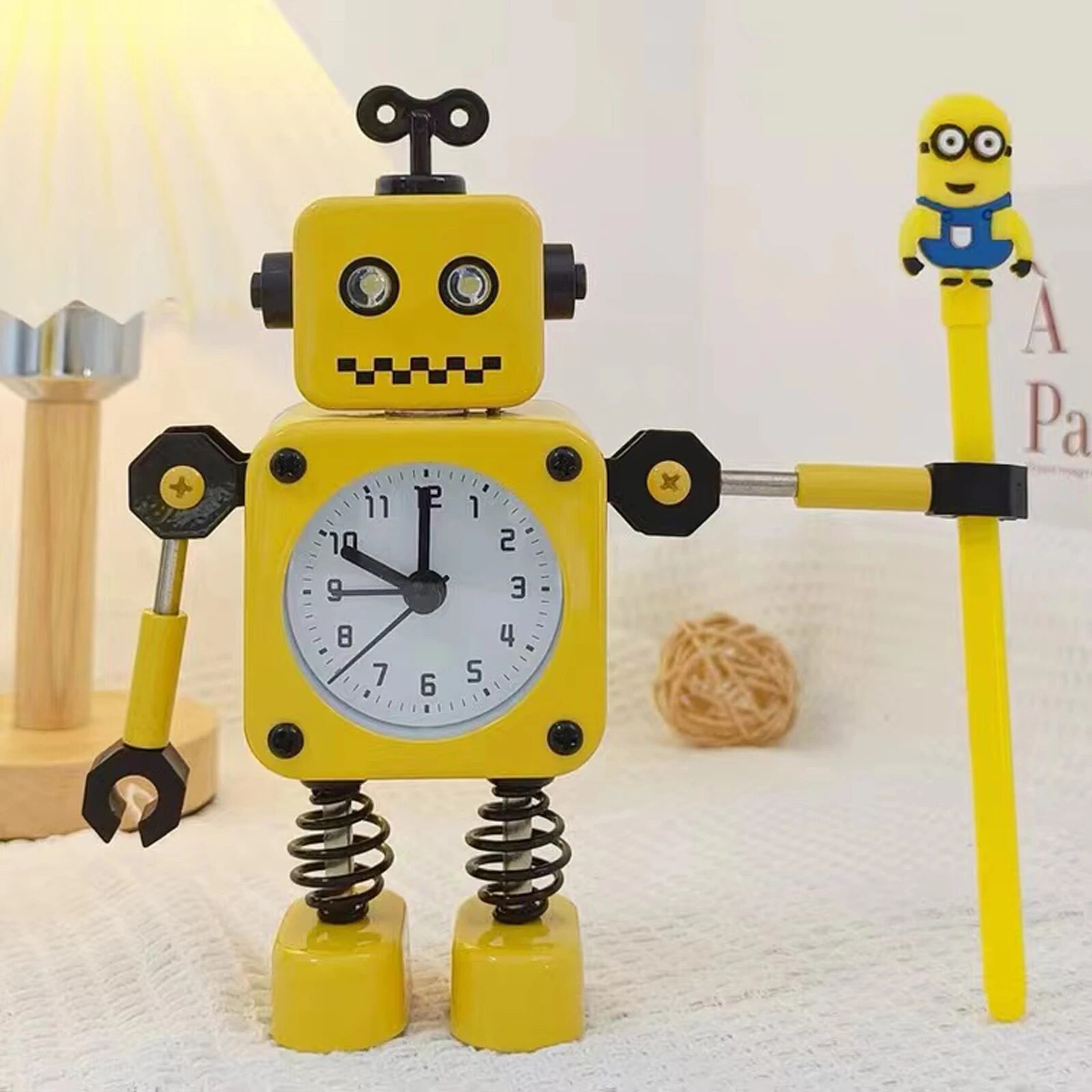 Robot Alarm Clock, Non-Ticking Wake-up Clock with Flashing Eye Lights and Rotating Arm, Gift for Kids, Funny Decoration for Desk. 