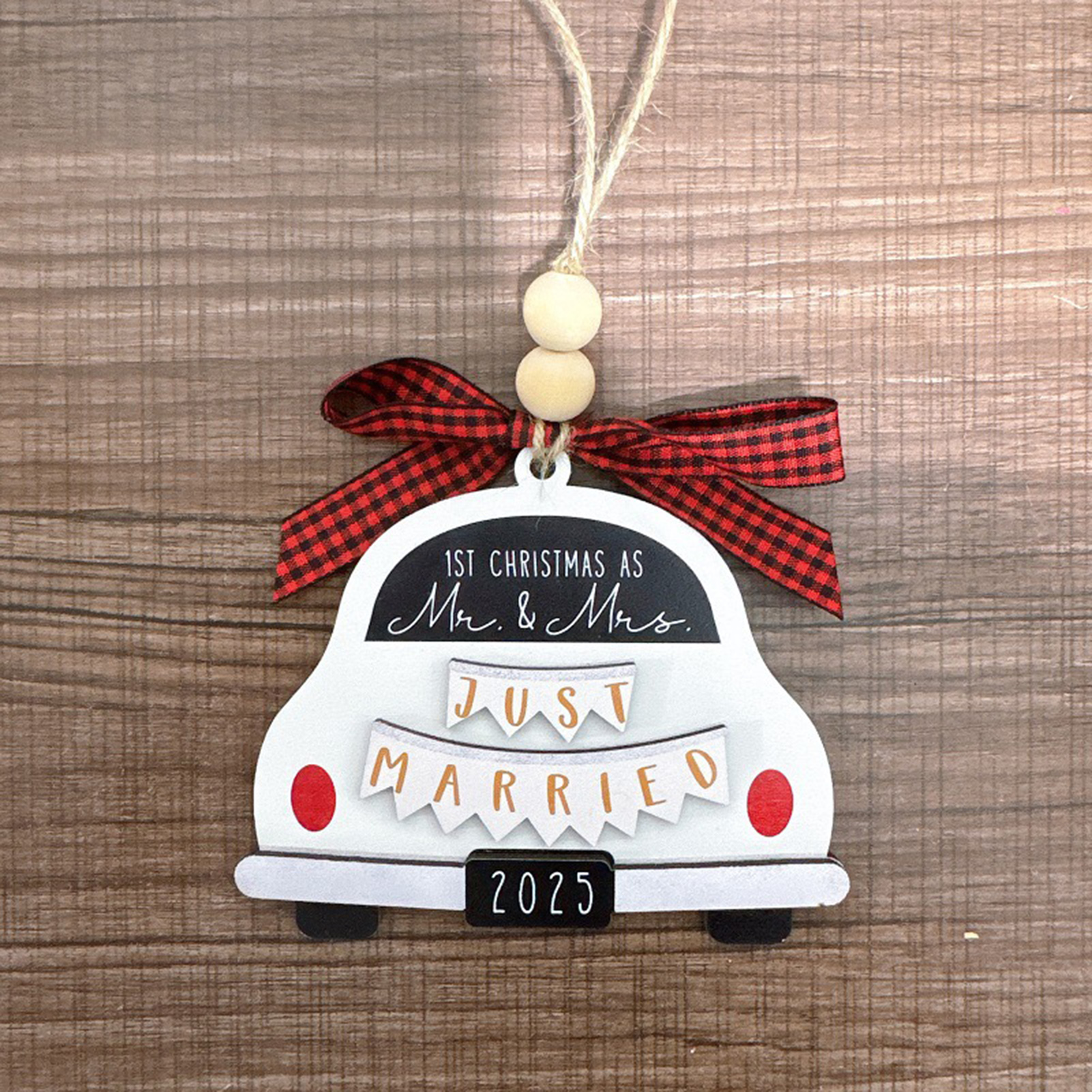 Christmas Tree Ornament Set Mr Mrs First Christmas Married Ornament Perfect Wedding Gift for Newlyweds Wooden Hanging Decoration for Car or House First Wedding Decorations 2024