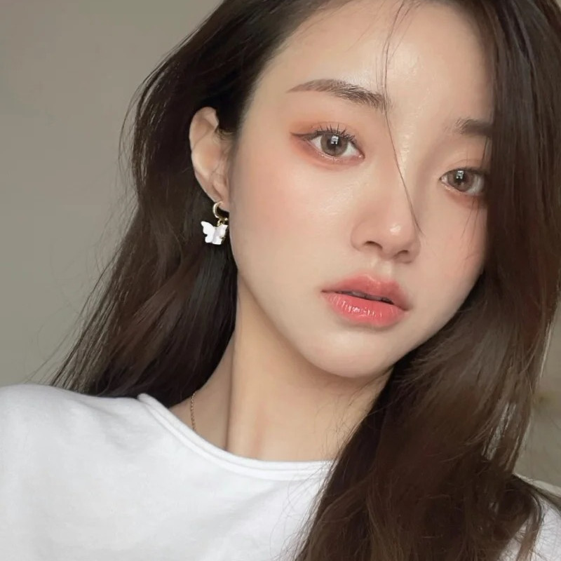 Jennie's same butterfly earrings, French socialite style s925 silver temperament, elegant and simple ins, versatile earrings. 