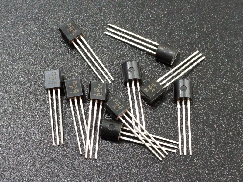 10Pcs- 3904 Transistor 2N3904 Transistor 2N-3904 40V 0.2A 1.5W 3 Pin Leads NPN General Purpose Transistor NPN Transistor TO-92 Package. 
