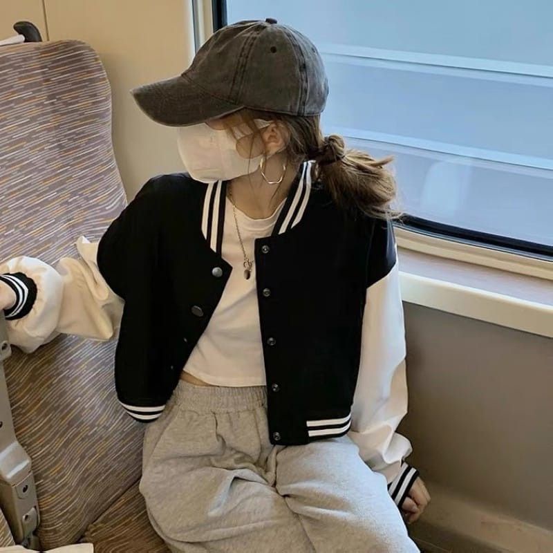 【Raya 2022】 All Size Cotton Fleece Twotone Pattern Korean Style Varsity Jacket for Women. 