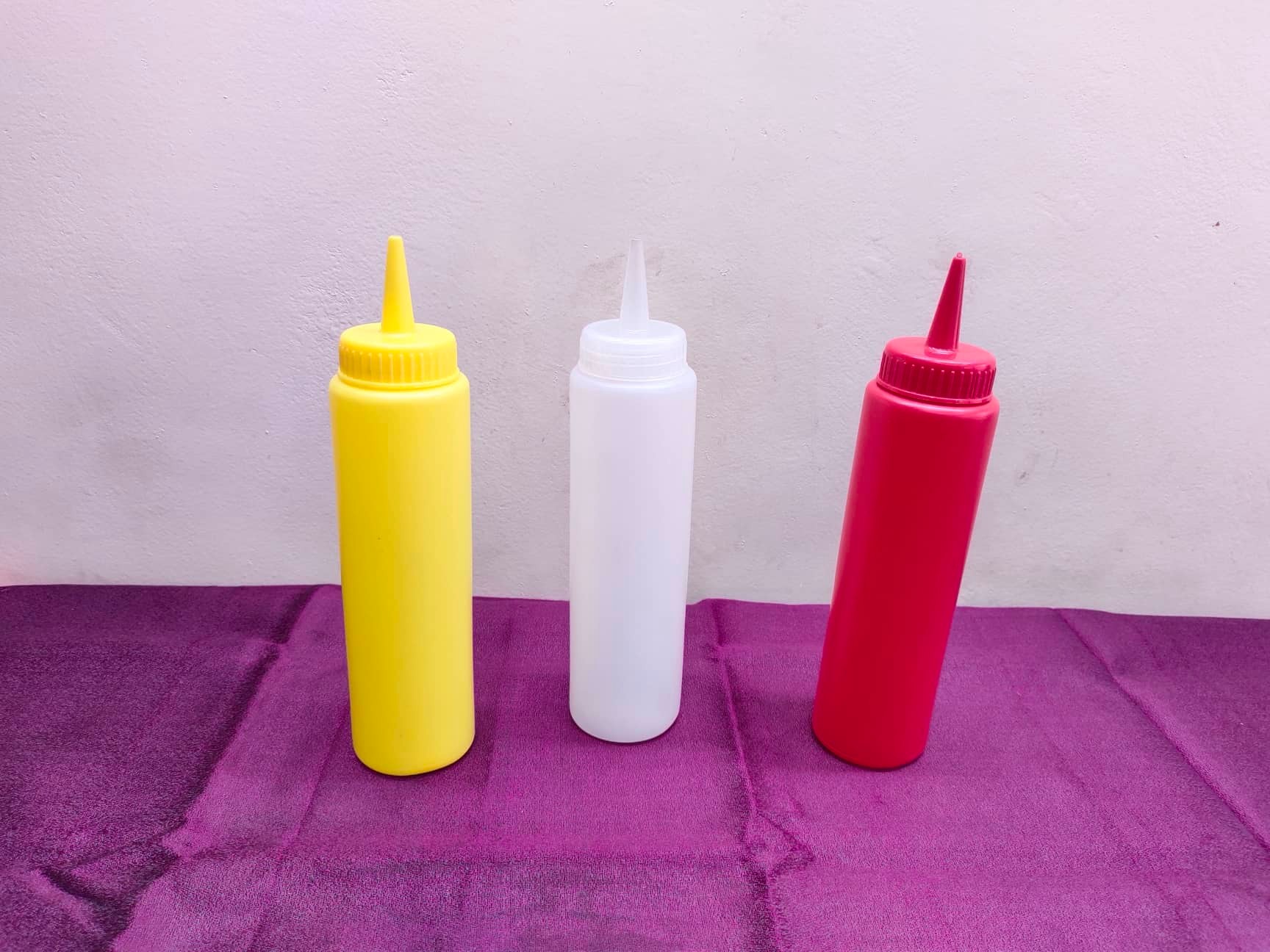 3pcs set Plastic Squeeze Bottle set Dispenser Cruet 3 Mix Color Sauce Oil Vinegar Ketchup Home Kitchen Baking Tool 500ml.
