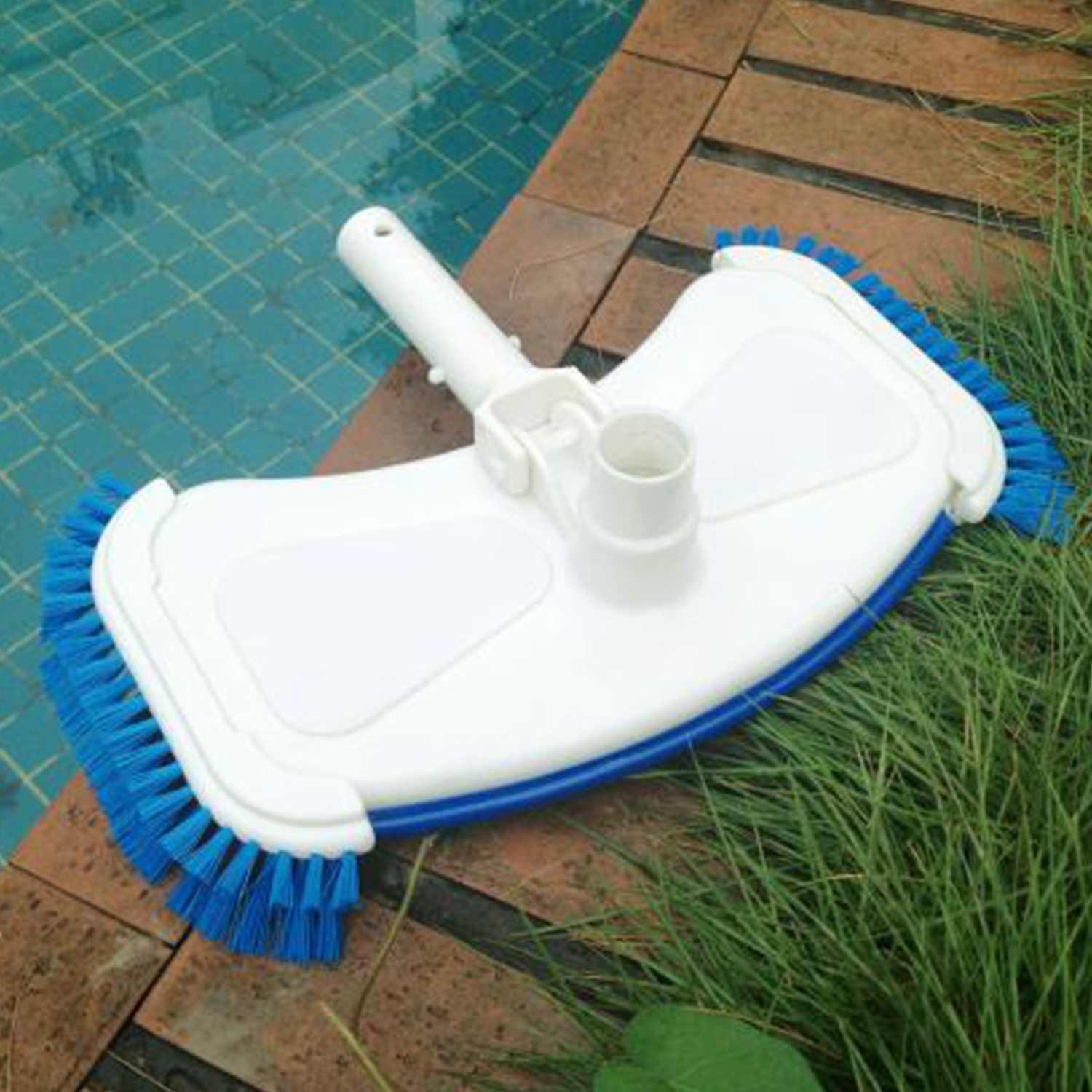 Swimming Pool Vacuum Head with Swivel Hose Connection and Clip Handle Pool Flexible Cleaning Brush Pool Surface Cleaning Tools Removes Debris Clean Corners. 