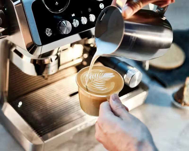 De'Longhi EC9665.M La Specialista Maestro Espresso Coffee Machine. 