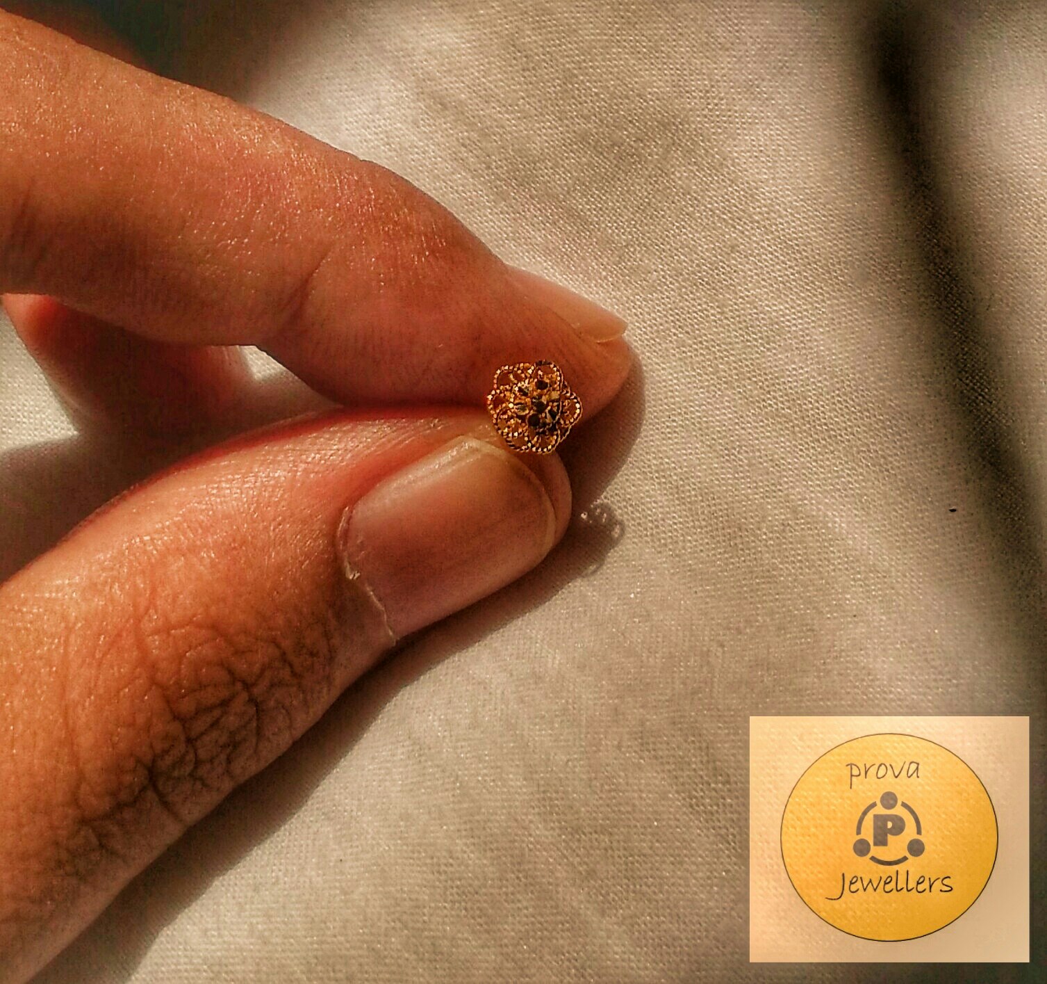 ladies gold nose pin