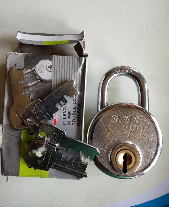 Top Security 69 MM Pad Lock-R.B.S Turbo Double Locking 11 Levers (India). 