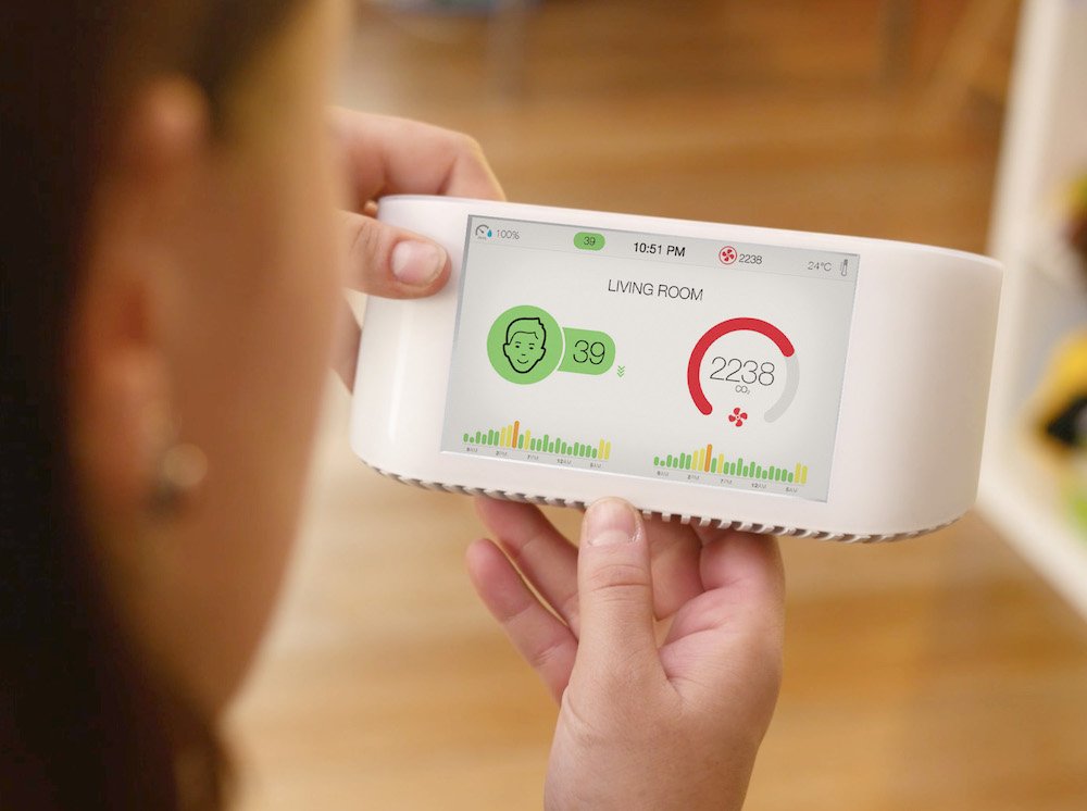 Air Quality Monitor IQAir AirVisual Pro. 