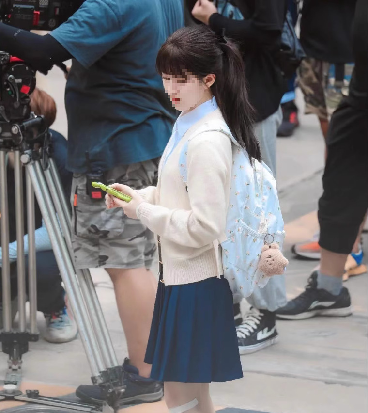 Secretly can't hide the same schoolbag of Sang Zhi, Zhao Lusi, the same backpack, the schoolgirl is small, fresh and floral backpack, Xia. 