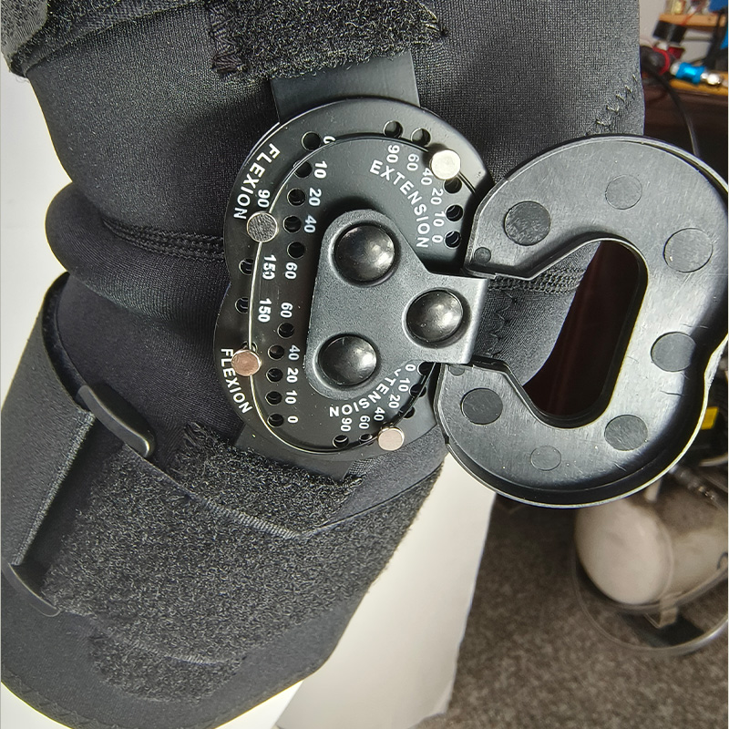 Hinged Knee Brace Adjustable Knee Support with Side Stabilizers of Locking Dials for Knee Pain Arthritis ACL PCL Meniscus Tear. 