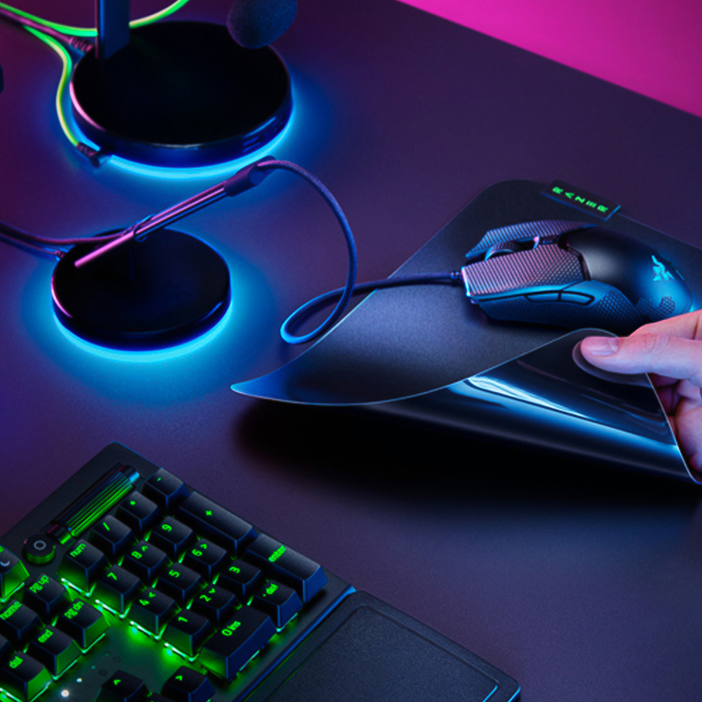 Razer Sphex V3 Mouse Pad Gaming Mouse Mat with Smooth Ultra-thin Design Stable Operation Adhesive Base Large. 