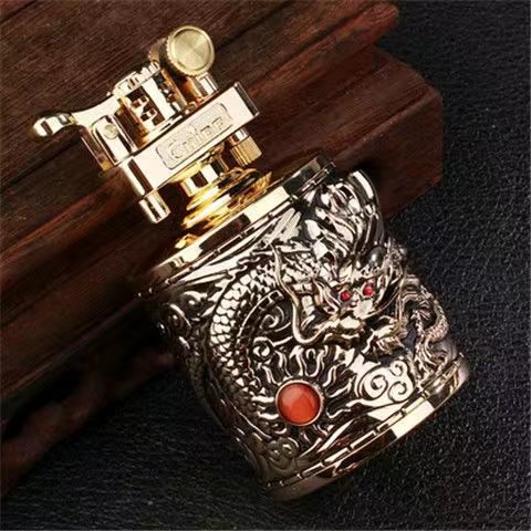 CHIEF Boss 206 Relief Kerosene Lighter Three-Dimensional Xiangyun Dragon Candlestick. 