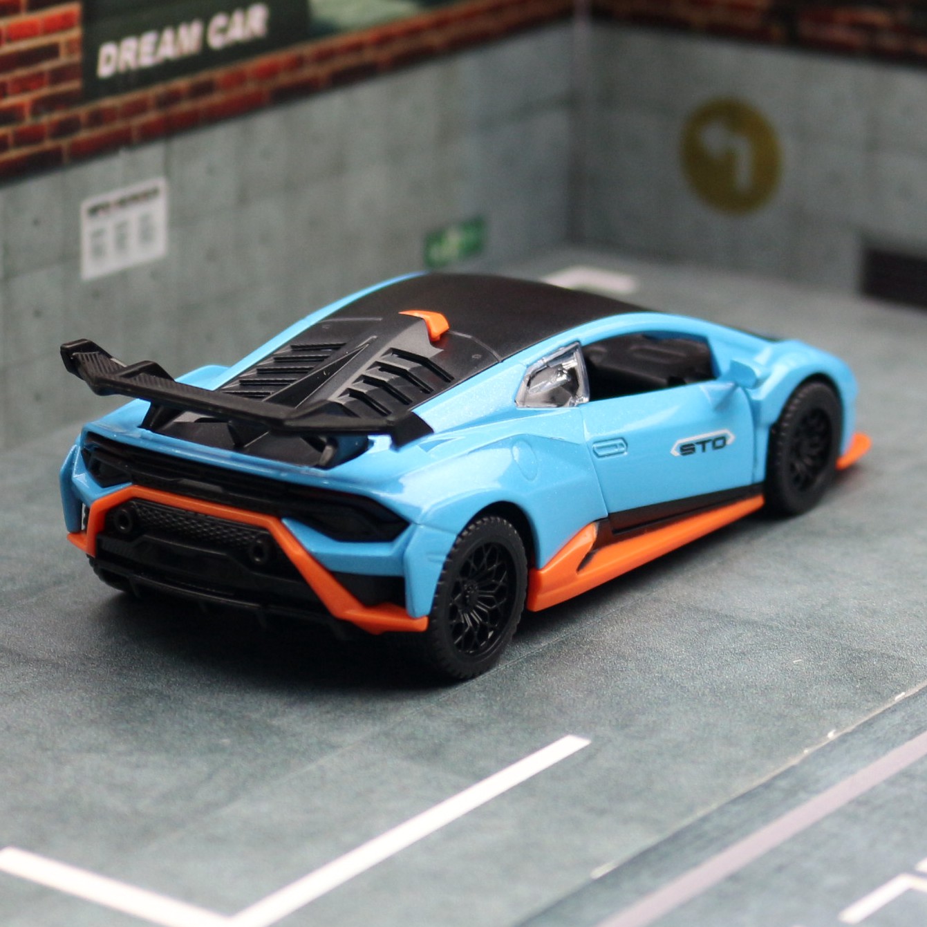 1/40 Lamborghini Huracan STO Super Racing Toy Car For Children CCA Diecast Metal Miniature Model Pull Back Collection Gift Boys. 