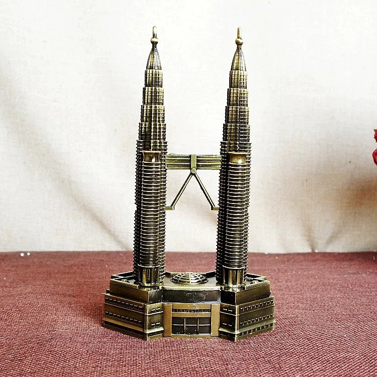 Zinc Alloy Metal World Famous Building Bronze Petronas Towers Kuala Lumpur Malaysia Workmanship Tourist Souvenirs Home Office Desktop Decor Statues Sculptures