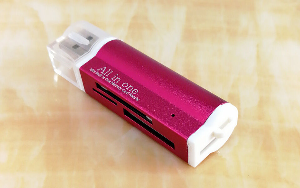 Lighter aluminum alloy USB2.0 four in one multifunctional card reader. 