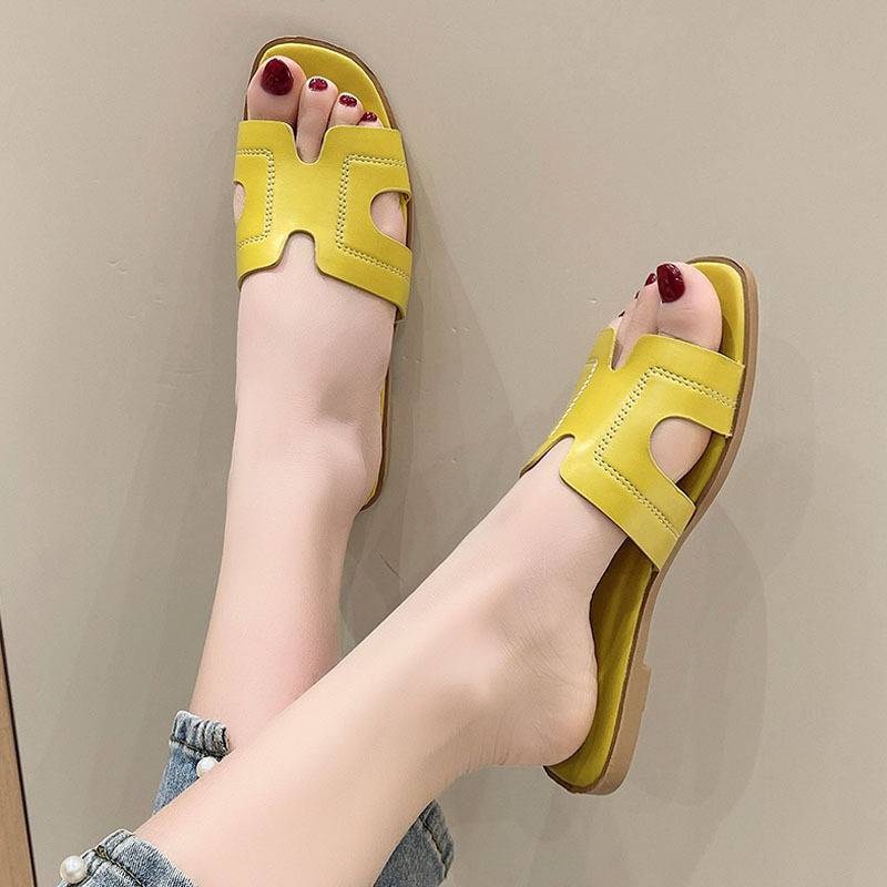 Soft-soled H slippers women wear the new summer 2023 net red beach sandals flat bottom. 