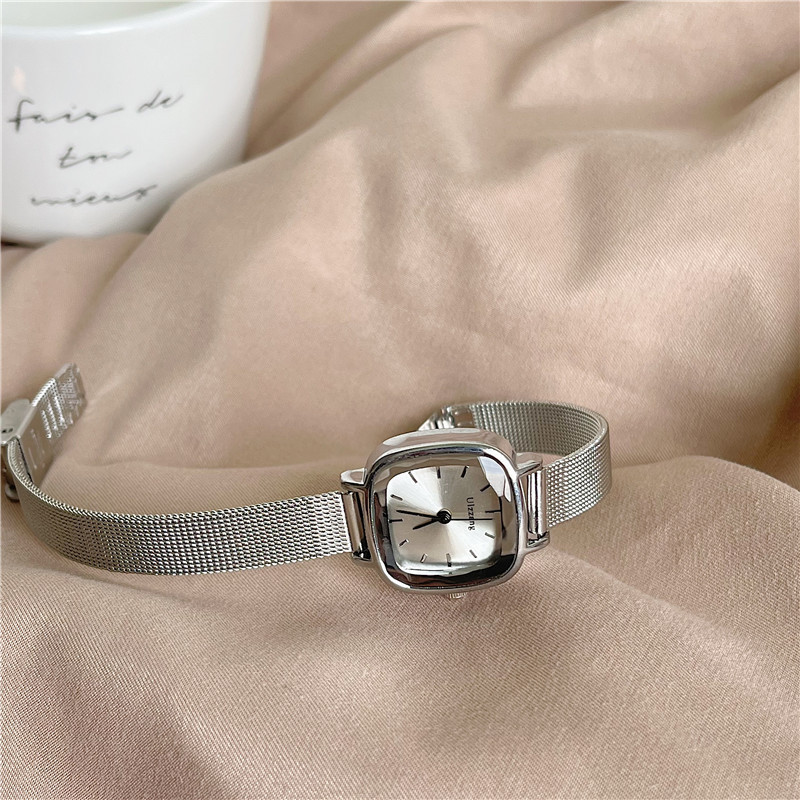Women's High-class Cold Style Niche Quartz Watch Women's Simple Elegant Retro Square Small Dial