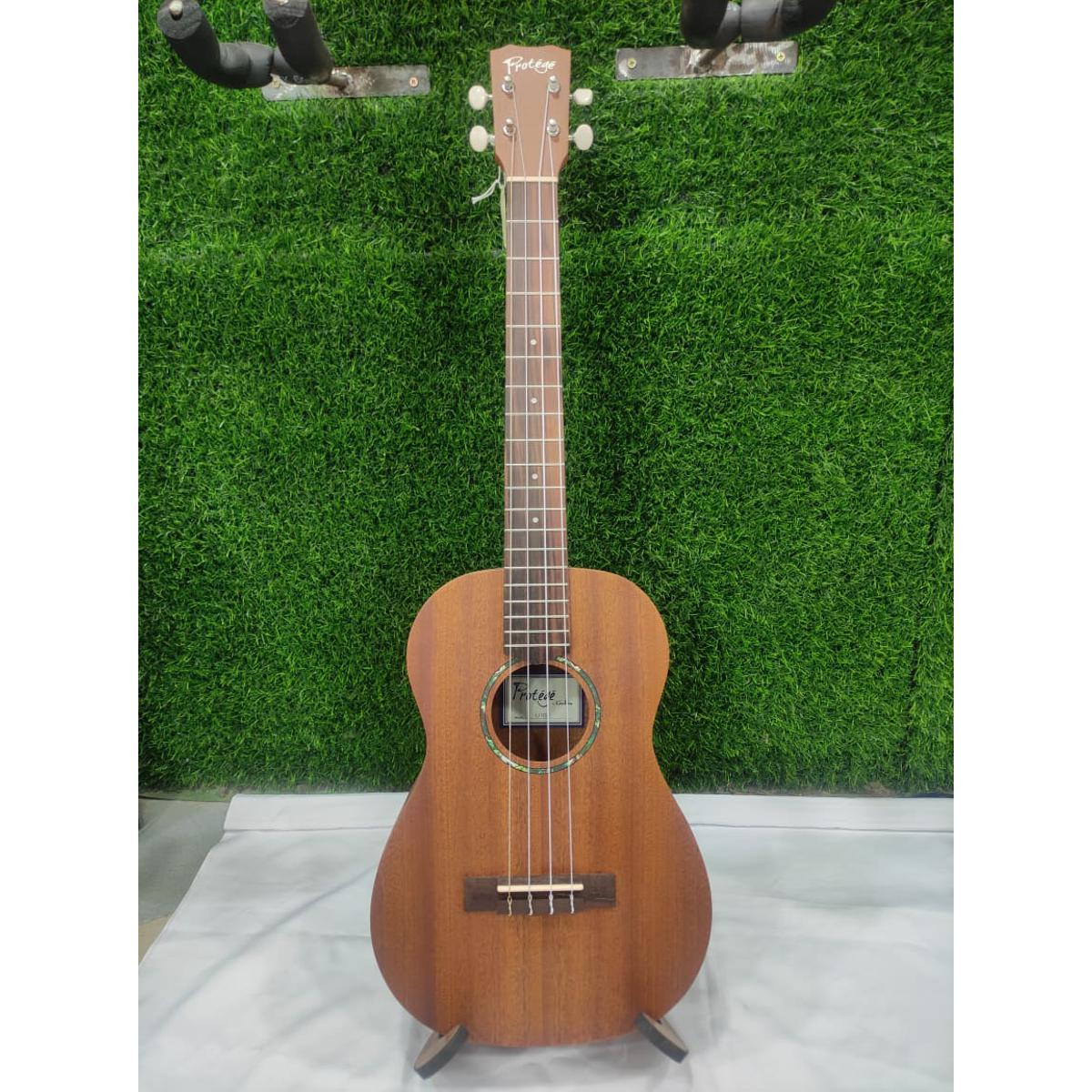Cordoba protege Baritone Ukulele U1B with padded bag+ picks+ strings ...