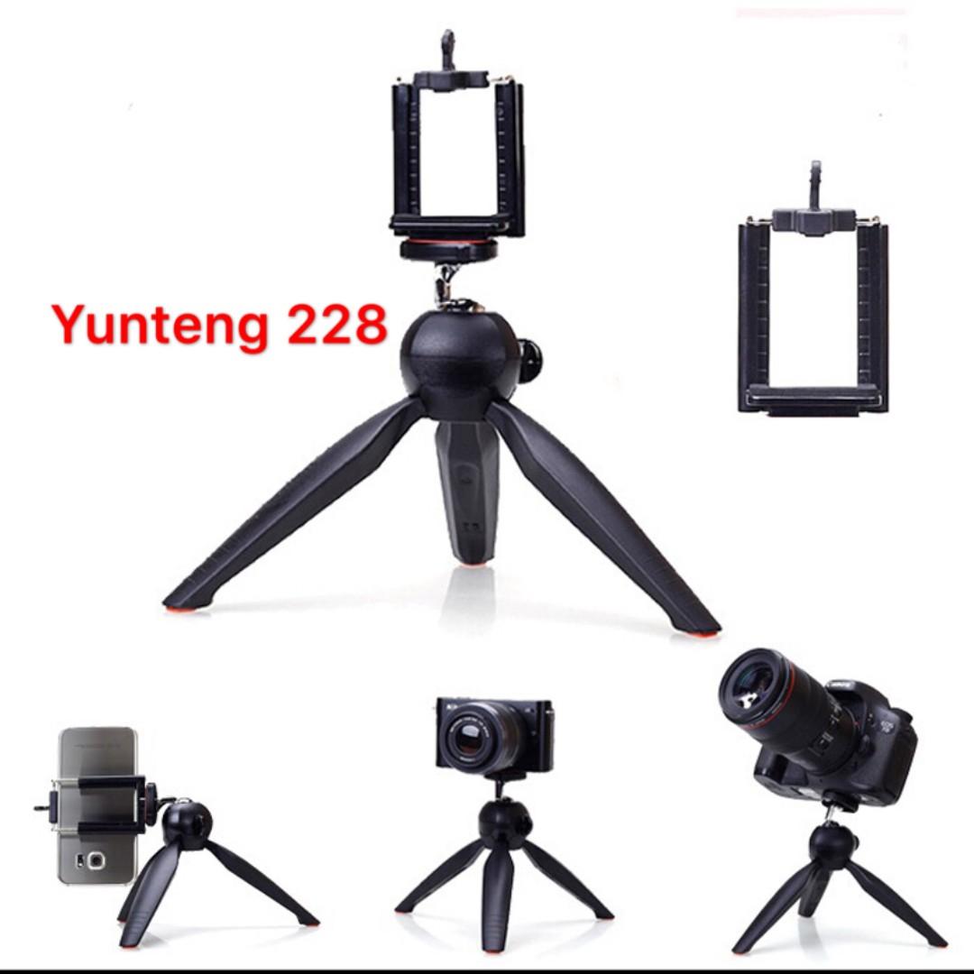 YunTeng 228 Mini Tripod with Phone Holder Clip for Smartphone - Black. 