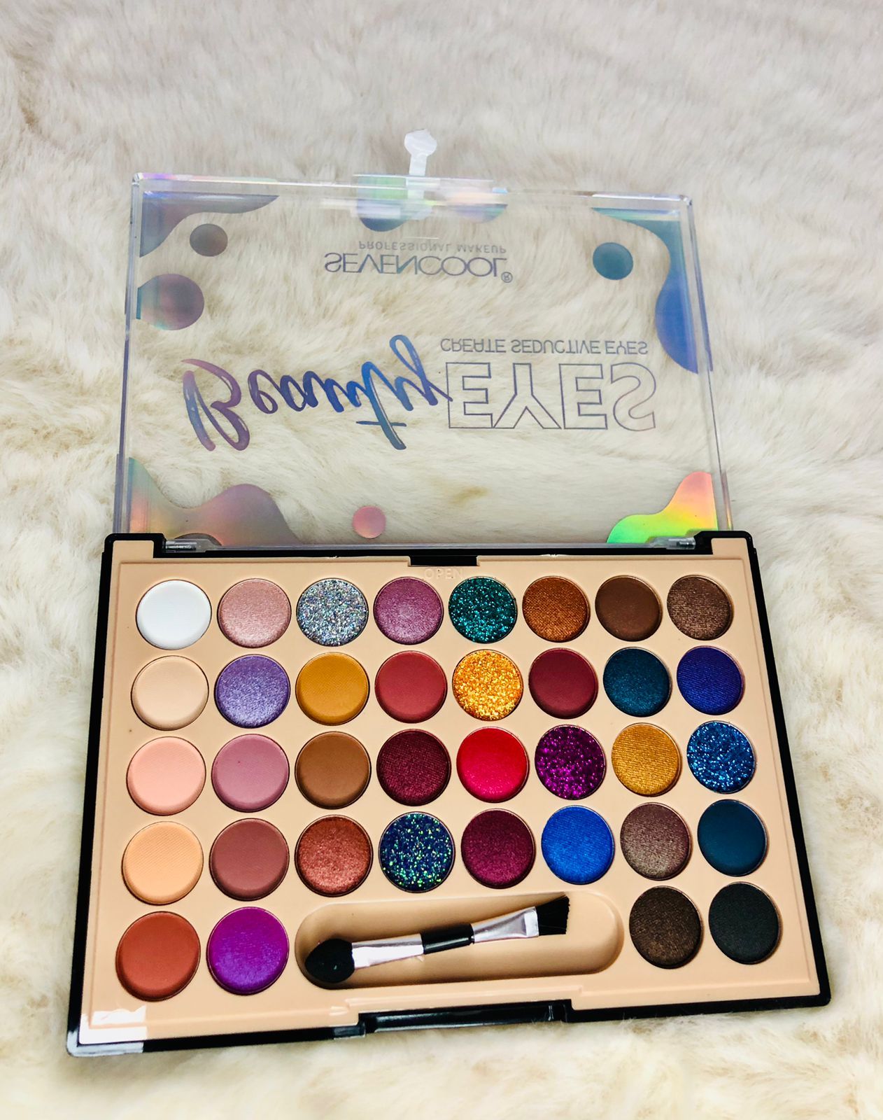 36 Color Eye shadow box with Brush Free. 