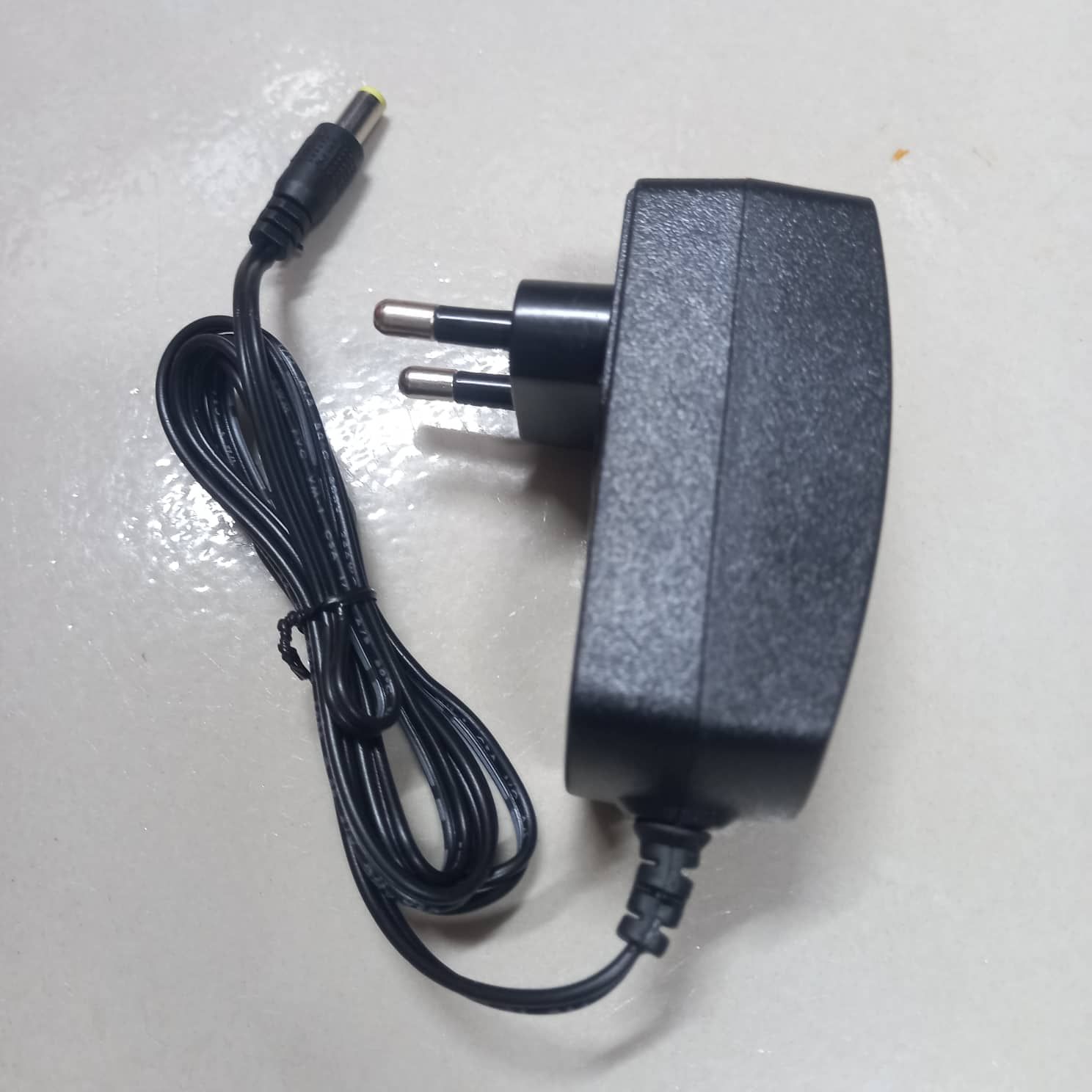 6V 2A WHITE/BLACK AC 220V To DC 6V 2A Power Supply Adapters Chargers 6V 2Amp Chargers Adaptors For Camera LED Strip Lights. 