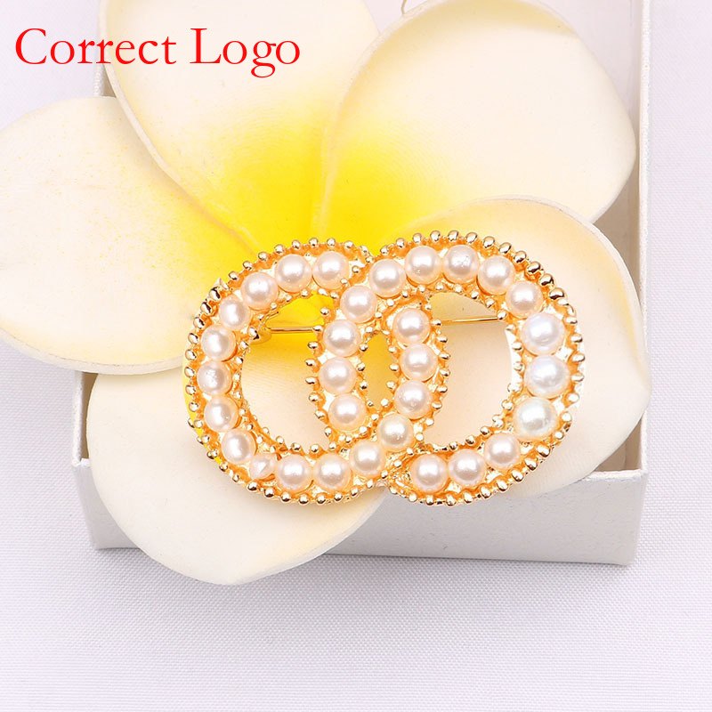 Trendige Brosche im europäischen und amerikanischen Stil, hochwertige, schlichte, vergoldete Brosche im Chanel-Stil mit doppeltem C, elegant und wunderschön_voghion.com