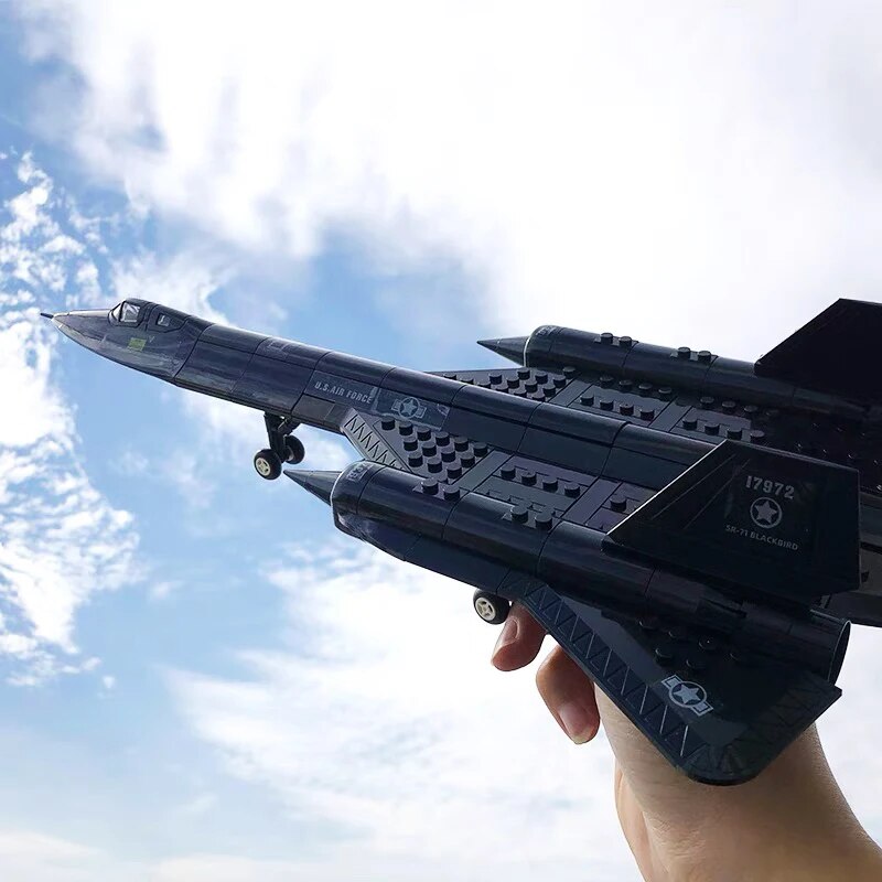 US Air Force SR-71 Blackbird Reconnaissance Airplane Building Block Model Military Fighter Assembling Bricks Toys For Boy Gifts. 