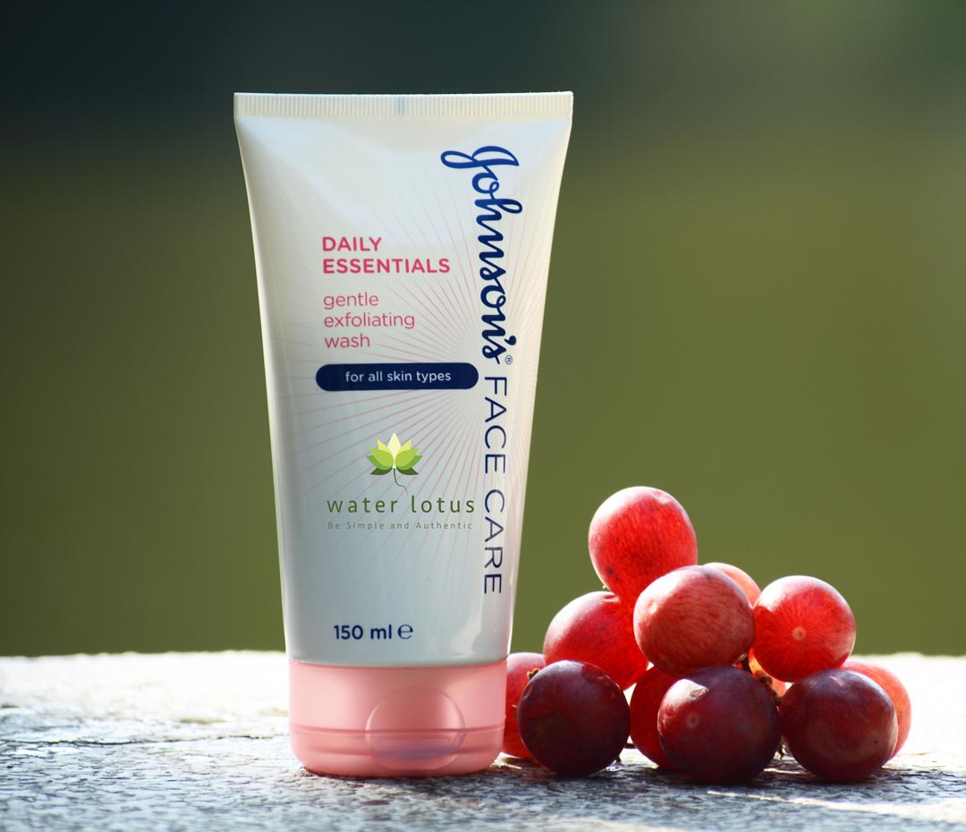 International France product Johnsons daily Essentials face wash used for male female - 150 ml