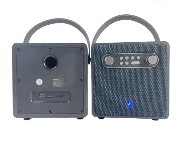 BTS-1688 Rechargeable Wireless Radios Am Fm Stereo Subwoofer portable mini Karaoke speaker Wireless Microphone Speaker. 