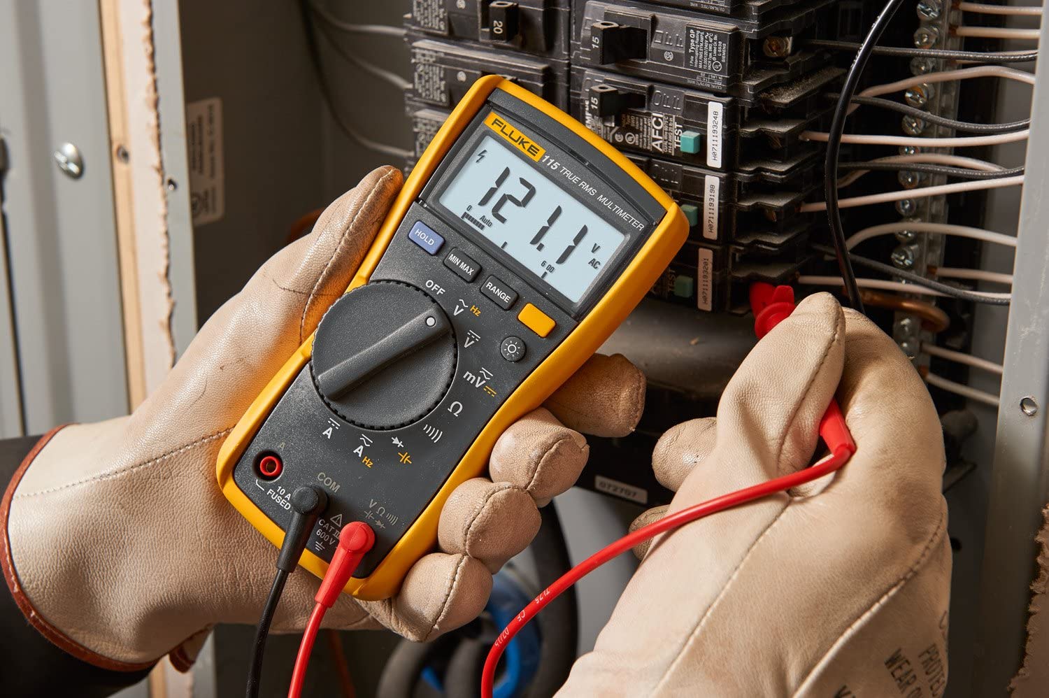 Fluke 115 True RMS Digital Multimeter Measures AC/DC Voltage To 600 V and AC/DC Current to 10 A. 