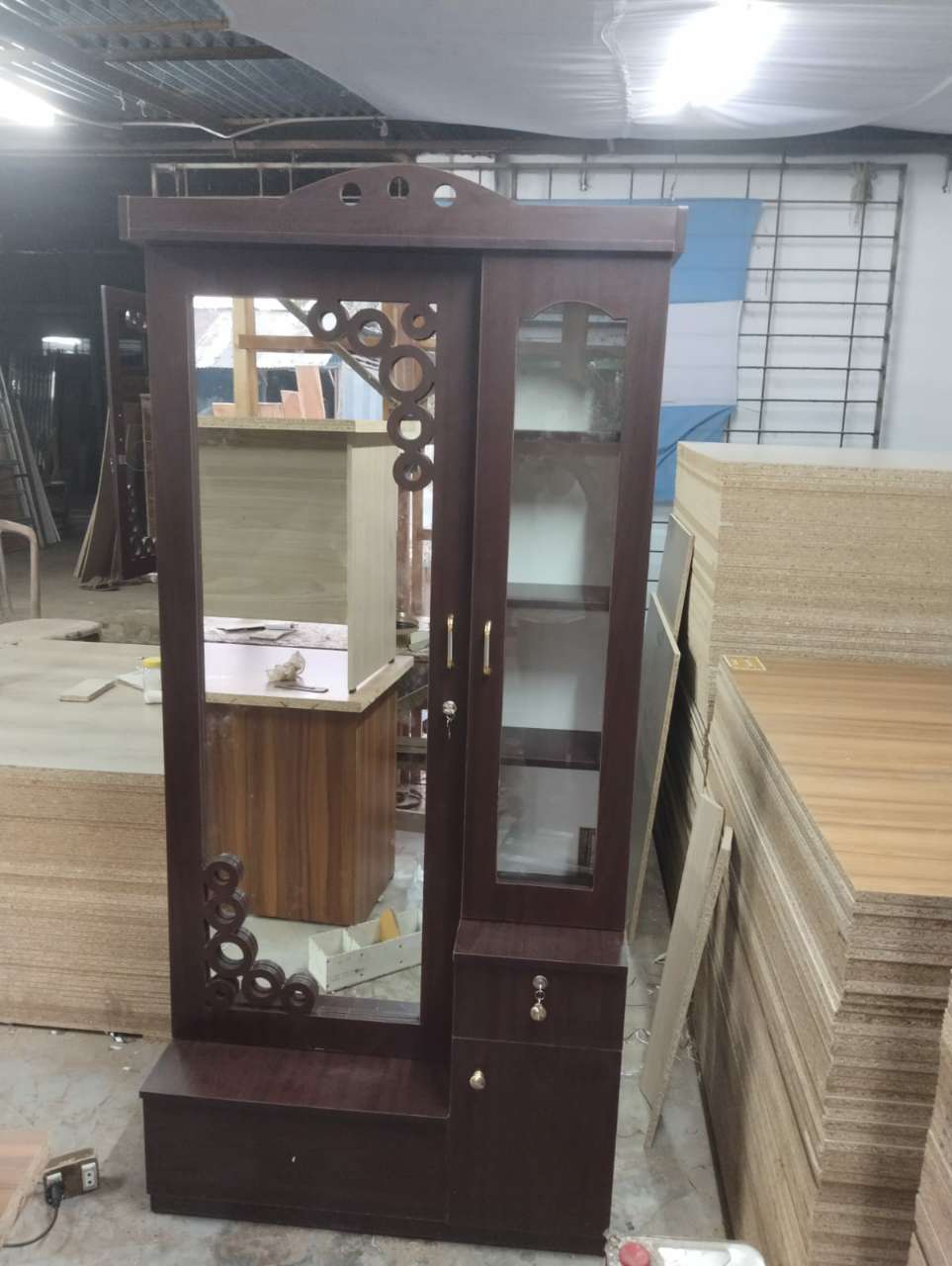 কাঠের ড্রেসিং টেবিল - dressing table. 