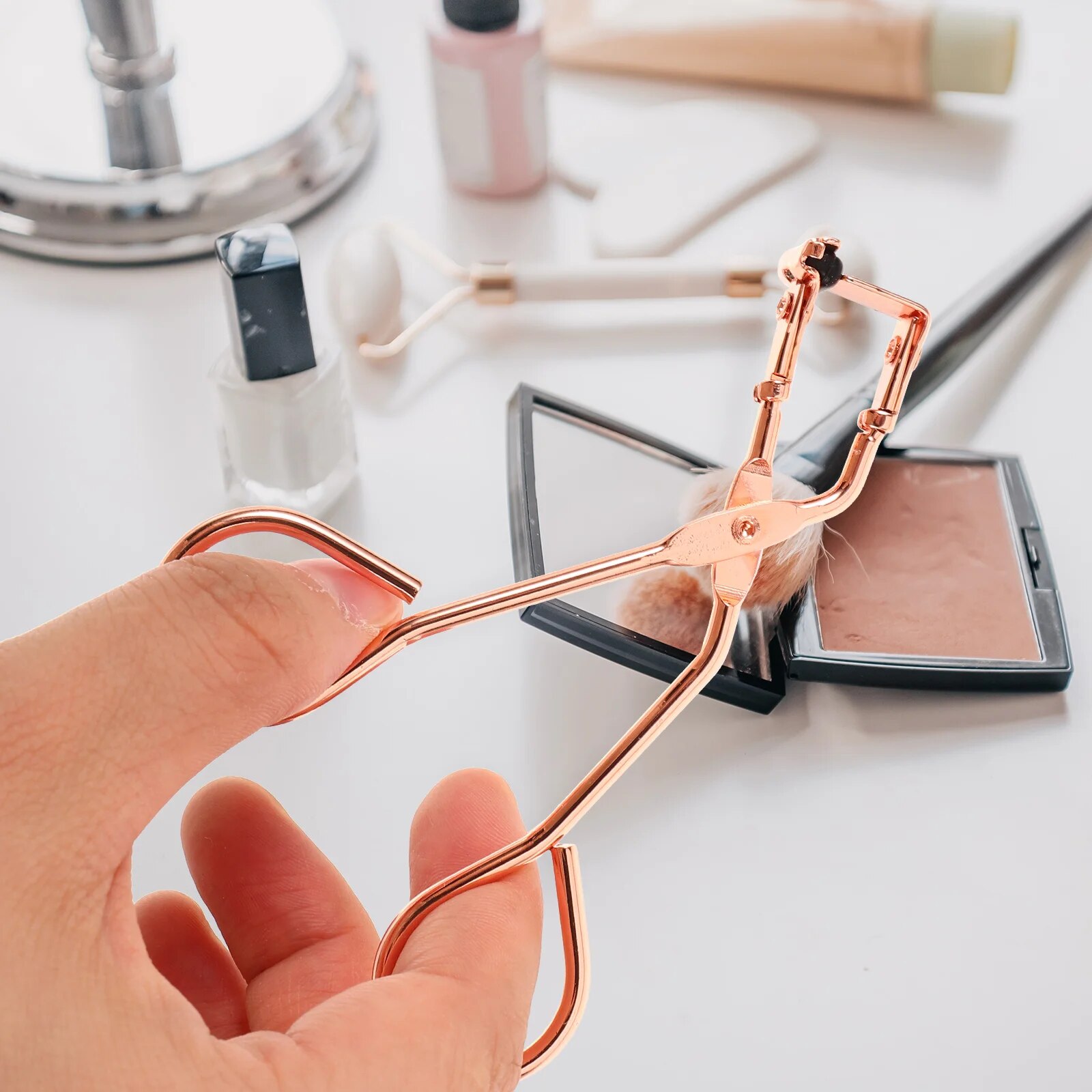 Beauty Eyelash Curler No Pinching Mini Lash Curler Inner Corner Outer Corner Precision Lash Curl Up Tool Makeup Eyelash Curling. 