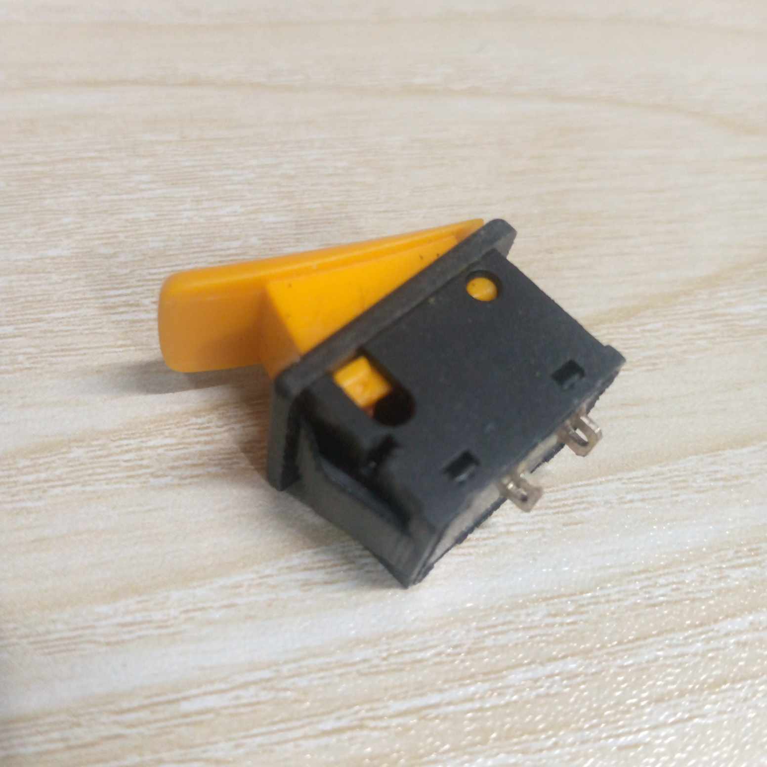 5Pcs Yellow Cap Horn Switch DC 12V 10A 24V 5A 2 Pin Momentary Push Button Horn Switch On Off SPST Universal Push Switch For Car Trucks ATV Bus Motorcycles E-Bike Bike Auto Horn Switch. 