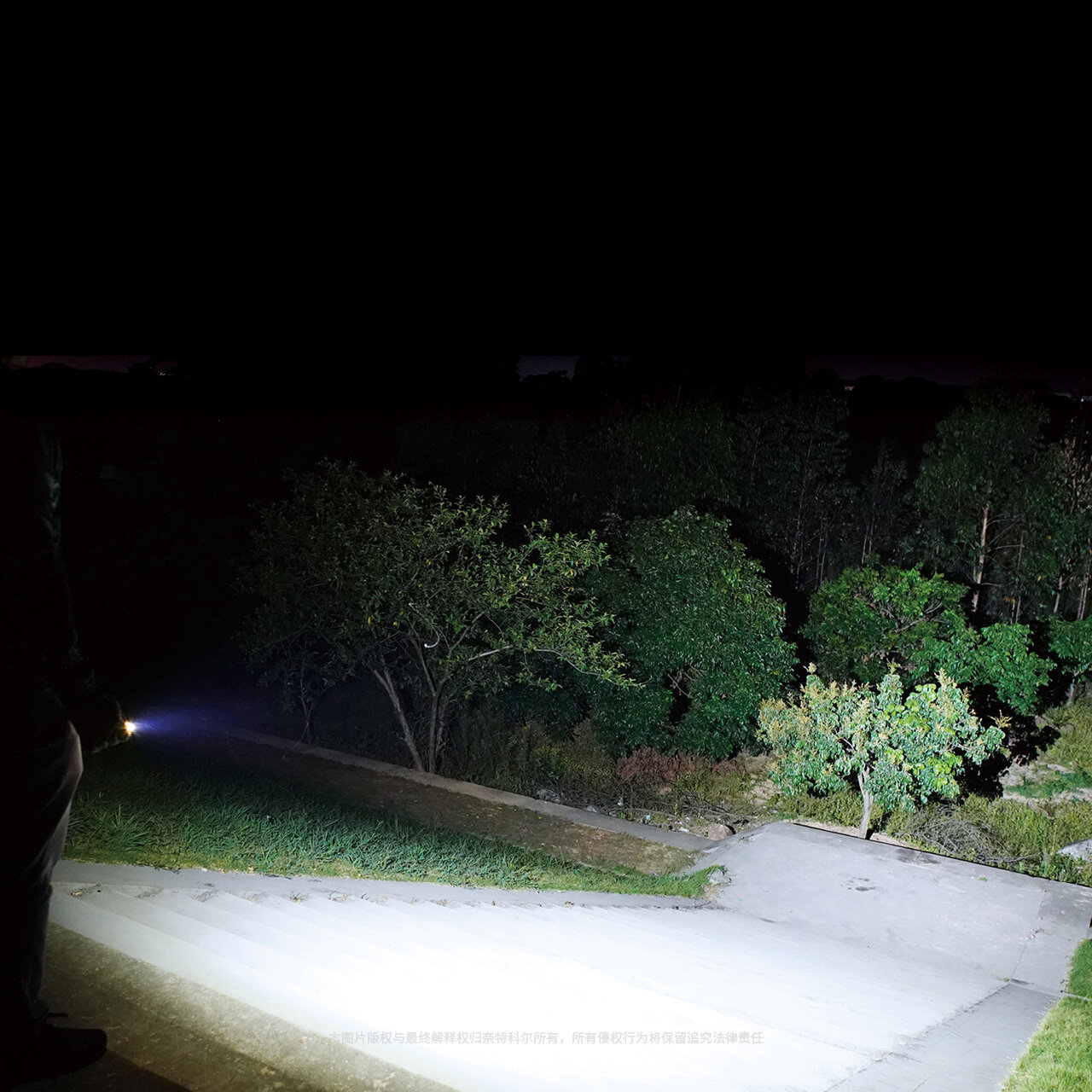 NITECORE TIP SE 700LM Mini Flashlight. 