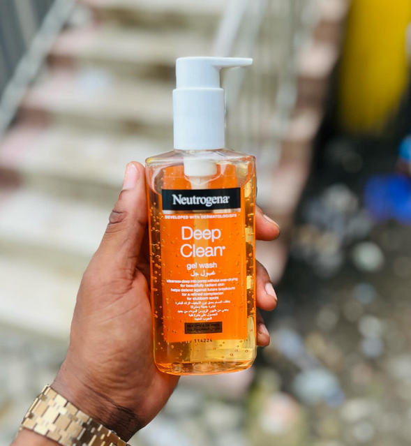 Neutrogena Deep Clean Facial Cleanser Gel Wash 200ml. 