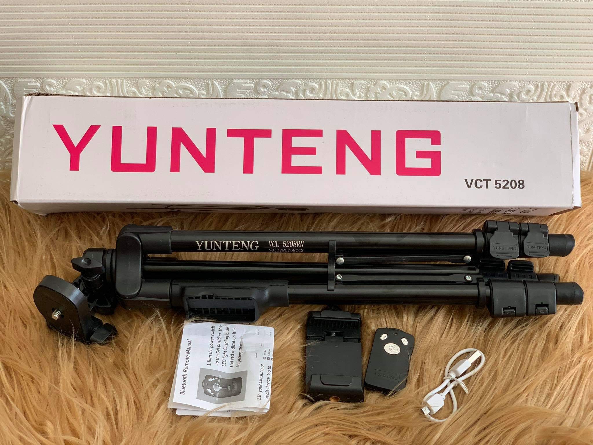 Yunteng Vct-5208 Tripod with Bluetooth Shutter. 