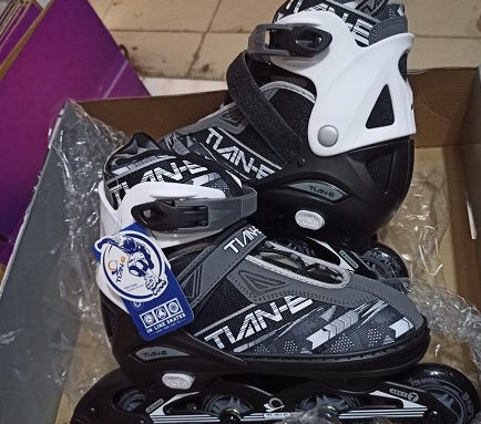 skate shoes inline adjustable(size 34-44). 