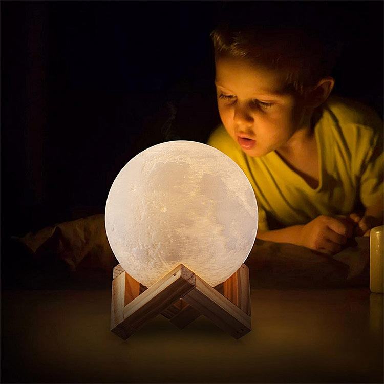 15 CM 3D Moon Lamp 16 Colors Remote & Touch Table Lamp. 