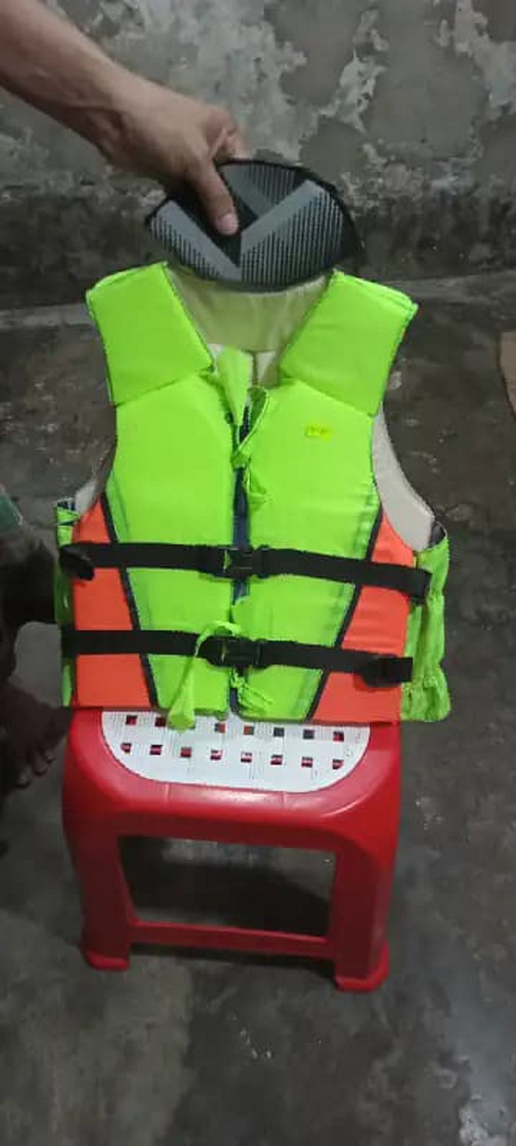Life Jacket For CHILDRENS ,M ,size ,21 INCHE ,for Swimming and Safety.. BEST QUALITY