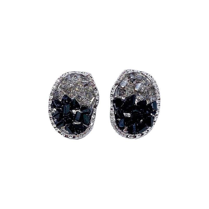 Sense of luxury, irregular crystal black earrings, women's autumn and winter stud earrings, retro Hong Kong style temperament, winter with coat. 