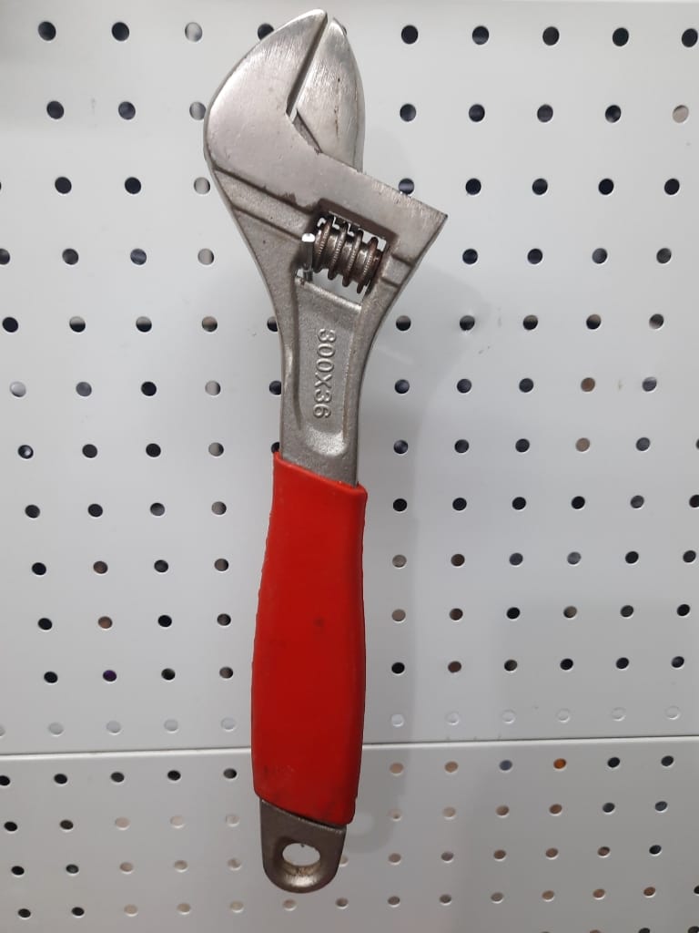 Adjustable Wrench 12 Inch with RED Rubber Grip Handle 300mm KARIGOR OR NORMAL HMBRB rand As A pictur. 