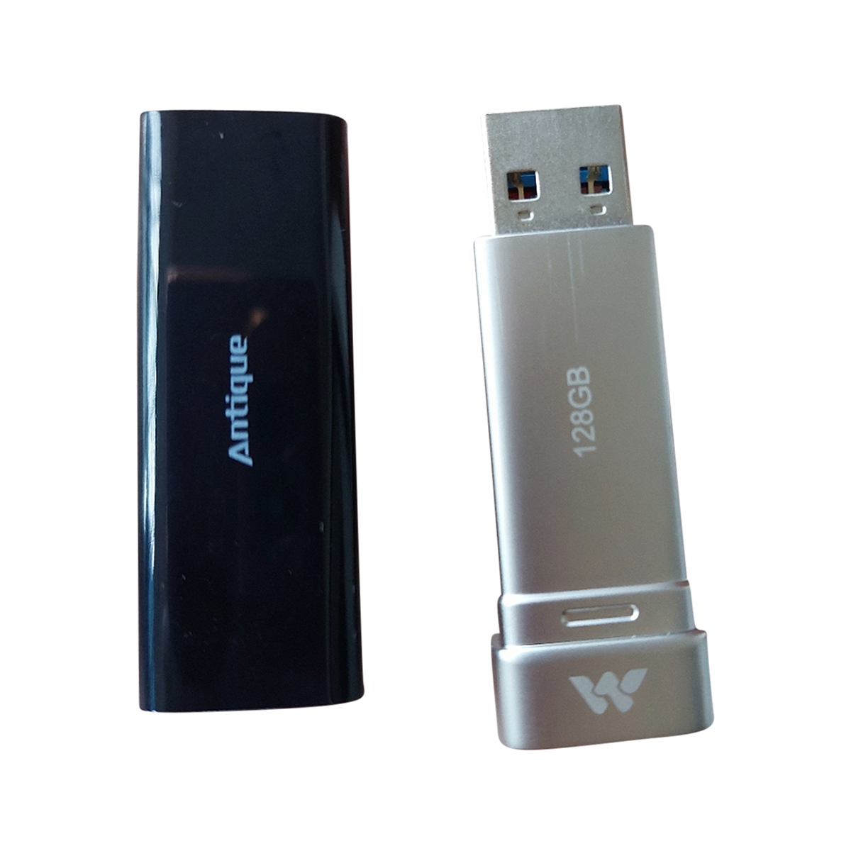 Walton Metal Feeling USB 3.0 Flash Drive (128GB) - Combining Fashionable Design and High-Speed Performance as WU3128P050. 