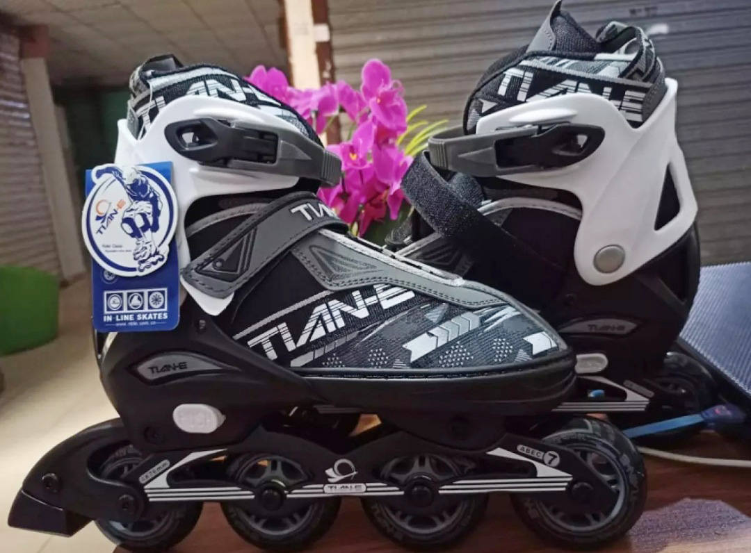 Roller skate shoes inline size  (L-39-42). 