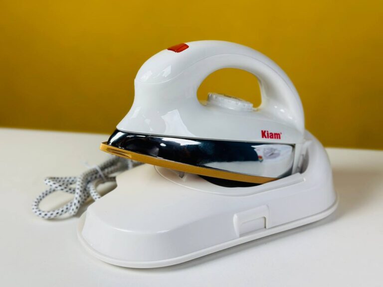 Kiam ES596 1000W Cordless Electric Dry Iron. 