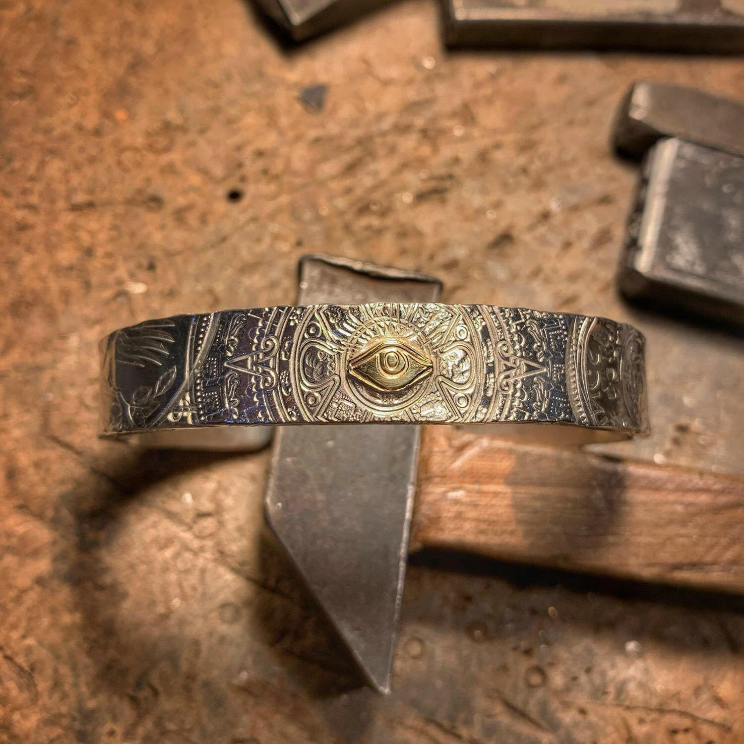 Xiru 2023 New Mayan Totem Horus Eye Omniscient Demon Eye Bracelet Jewelry. 