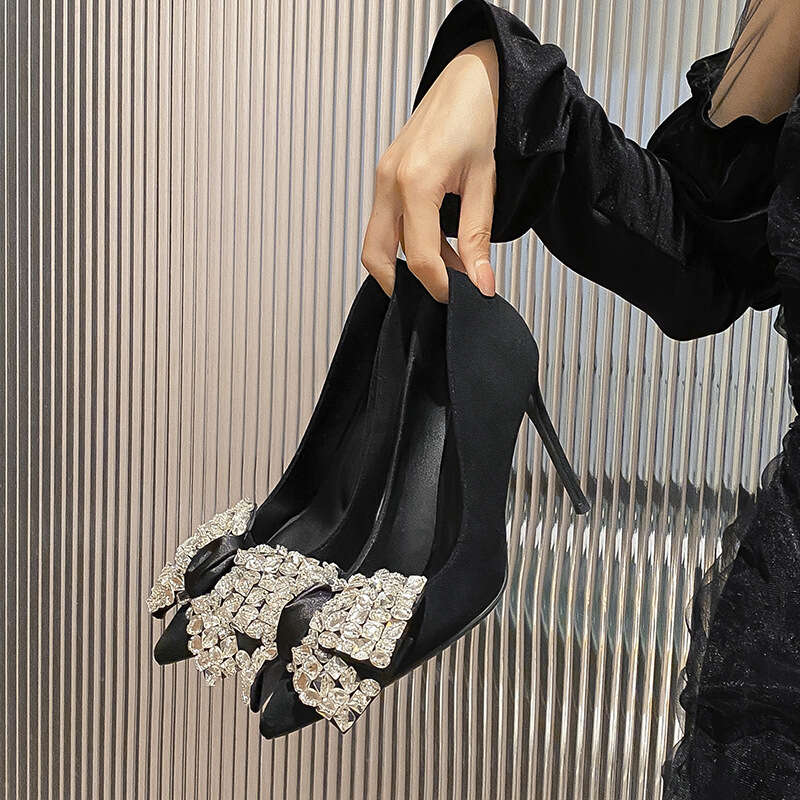 2024 Autumn New Black High Heel with Thin Heels, Water Diamond Bow Name, Gentle Wind, Sharp Head, Not Tired Single Shoes for Women