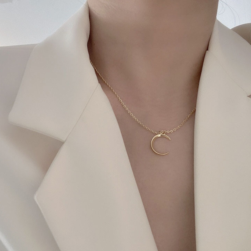 Women Lady Alloy Simple Design Sweet Moon Shaped Pendant Necklace Jewelry Gift. 