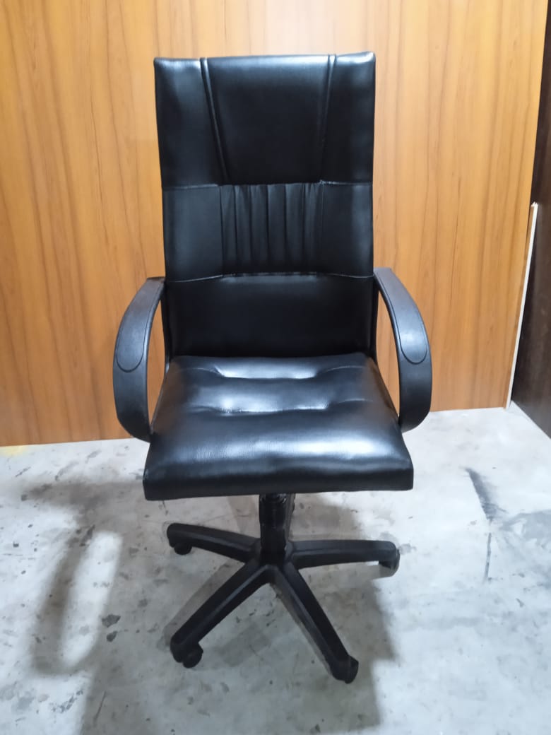 Office Executive Manager Chair ,5pcs PVC 2"wheel ,Adjustable chair height.