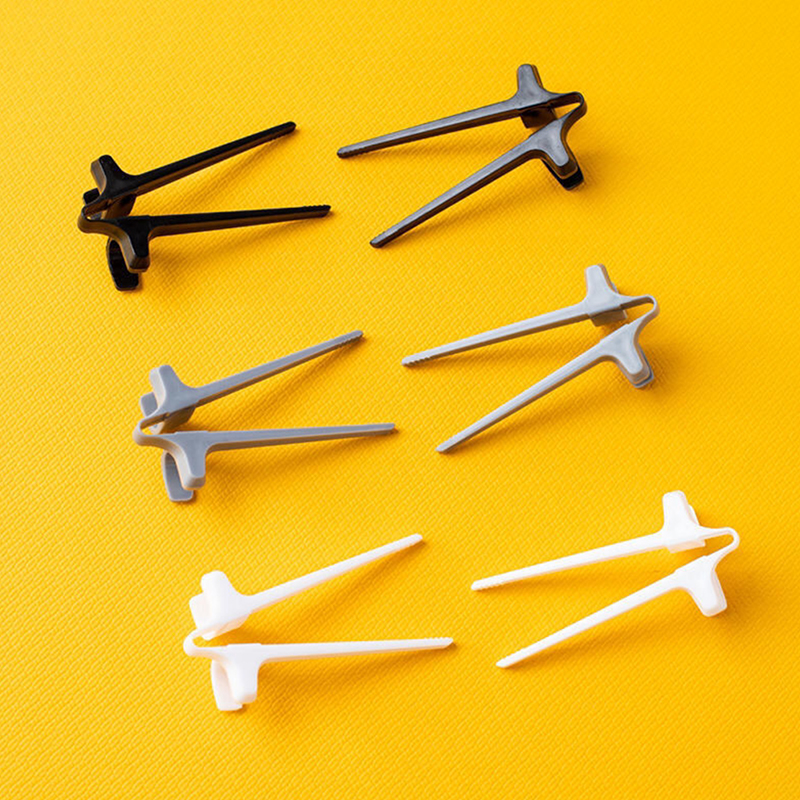 Play game finger chopsticks lazy assistant chopstick snacks hand chopsticks. 