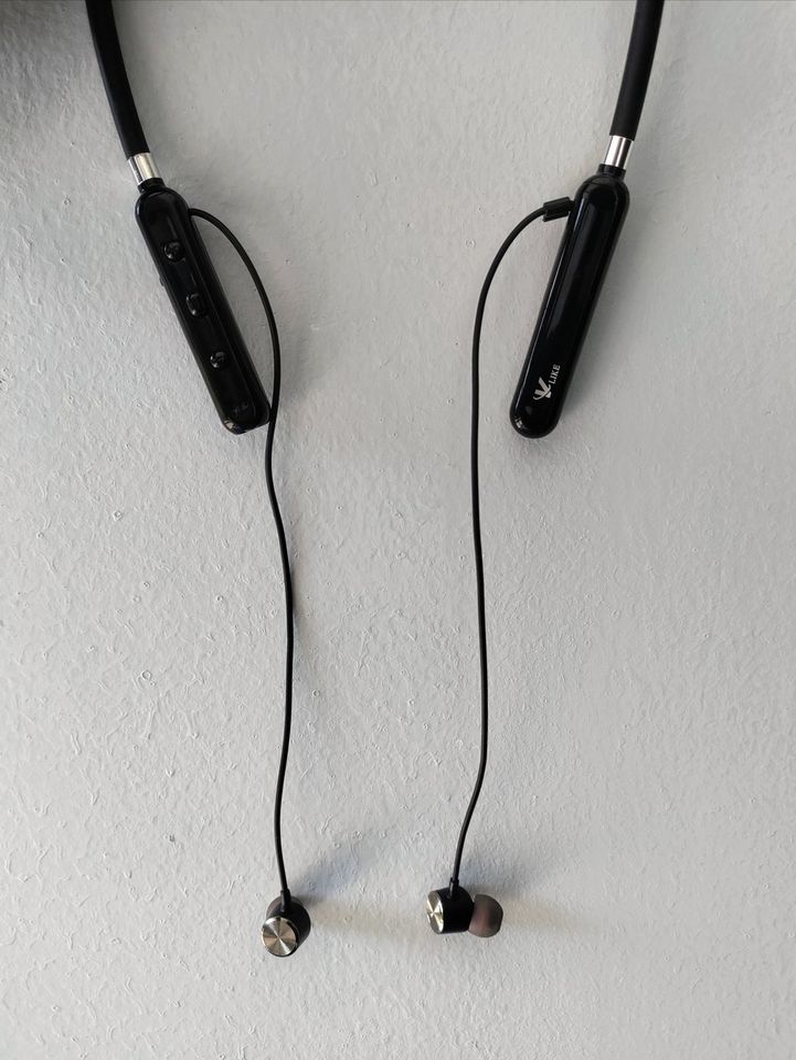 {New} (FREE) Brand VK-Like, VK-B730 premium quality Bluetooth Neckband with 30 hours play time and only 2 hours charging (Type-C) contains 3 options for white LED light & super durability and supports micro sd card. 