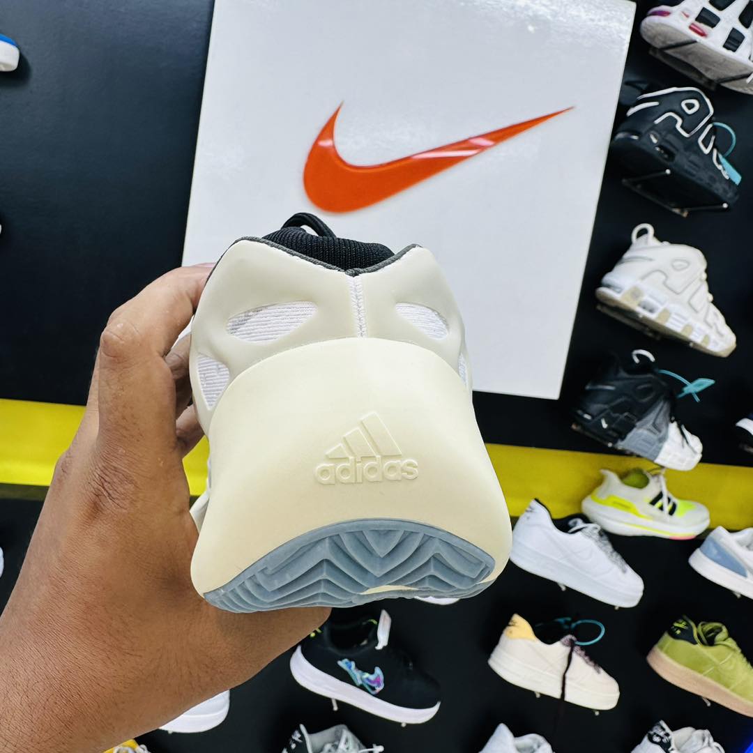 Yeezy 700 Adidas Yeezy Shoes Price In India Yeezy 700 First Copy India Buy Adidas  Yeezy